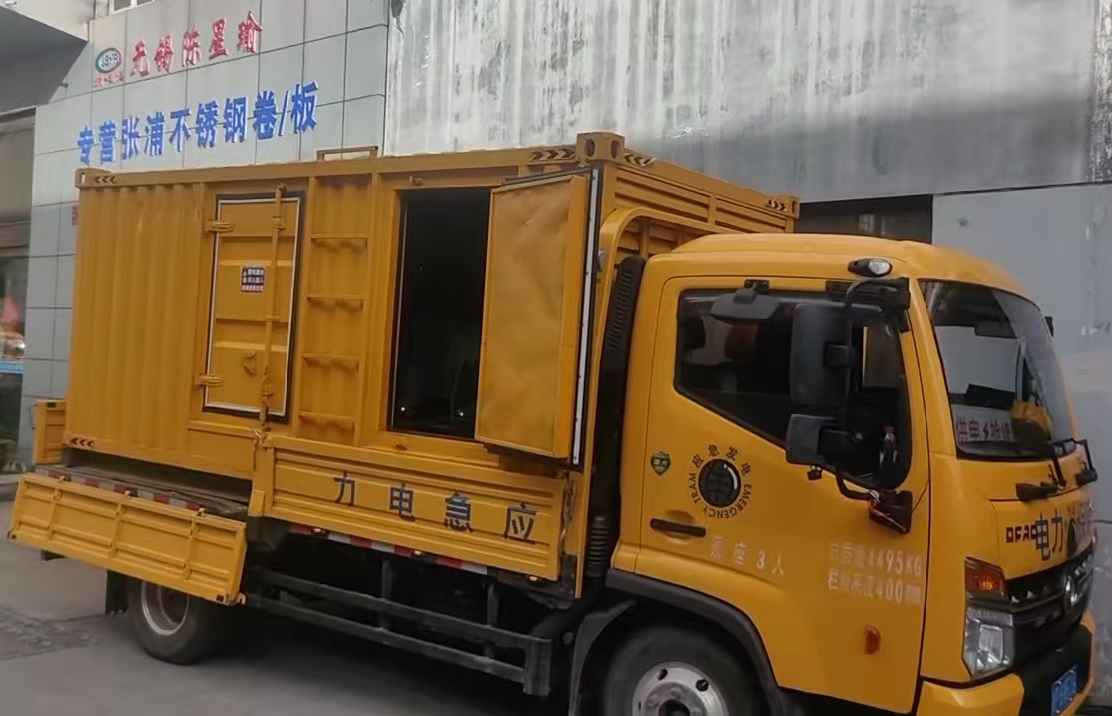 矿区柴油发电机组负载测试时应如何监控机组的运行状态？