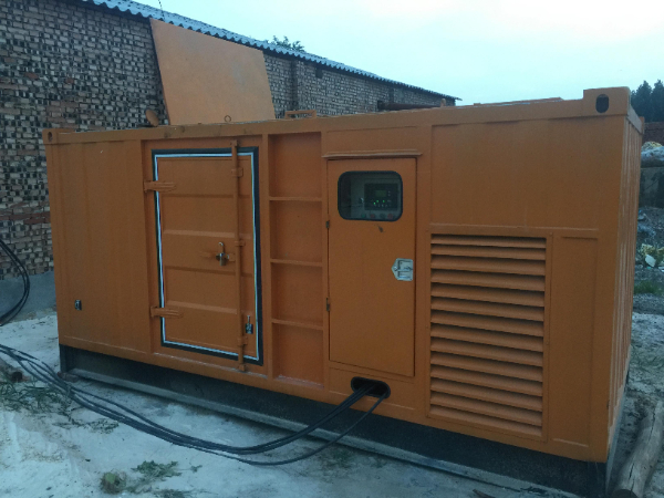 矿区发电机组长期使用中，电缆线的敷设路径有哪些要求？